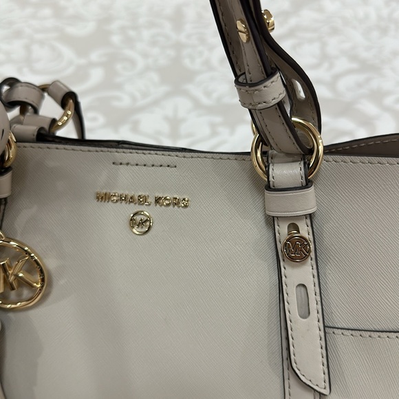 MK Purse saffiano tote - Picture 6 of 16